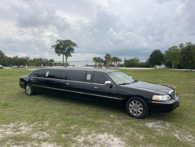 2011 Krystal Coach Lincoln Town Car Limousine