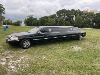 2011 Krystal Coach Lincoln Town Car Limousine