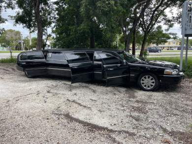 2011 Krystal Coach Lincoln Town Car Limousine