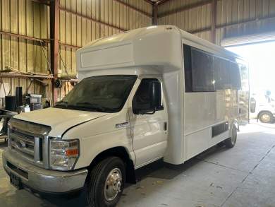 2018 First Class Coach Works Ford E450 Limo Bus