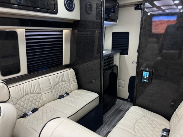 2020 Luxe Cruiser Limousine Midwest Automotive Designs Mercedes-Benz Sprinter