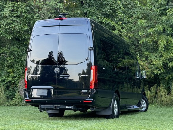 2020 Luxe Cruiser Limousine Midwest Automotive Designs Mercedes-Benz Sprinter