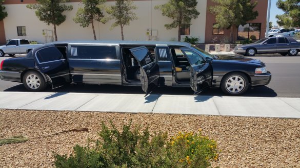 2008 Crystal Coach Lincoln Town Car Limousine