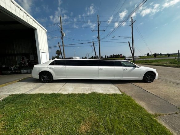 2022 Moonlight Chrysler 300 Limousine