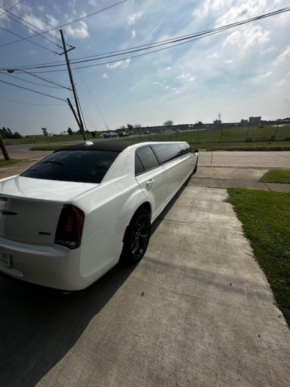 2022 Moonlight Chrysler 300 Limousine