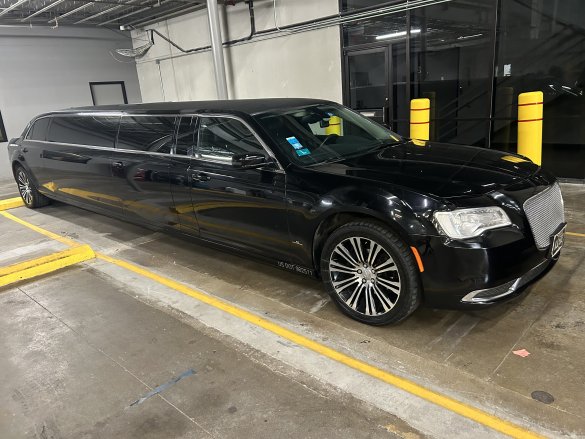 2016 Quality Coach Works Chrysler 10 passenger limo Limousine