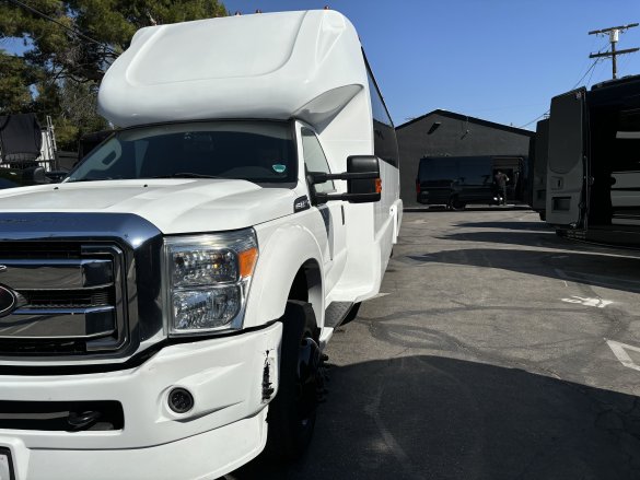 2016 Ford F-550 gasoline bus