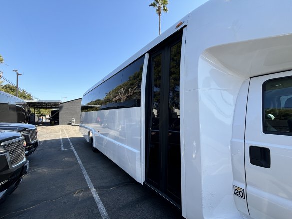 2016 Ford F-550 gasoline bus