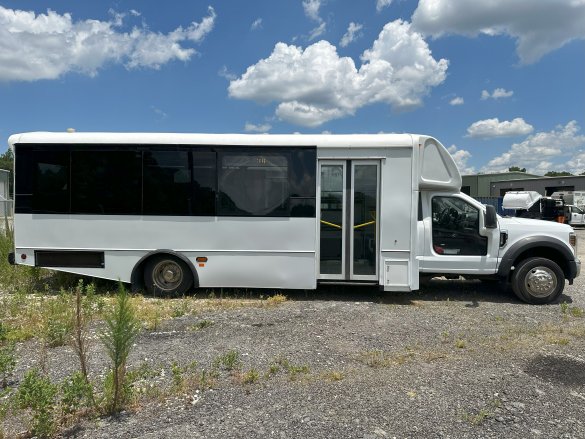 2019 Champion Ford F550 Challenger Shuttle Bus