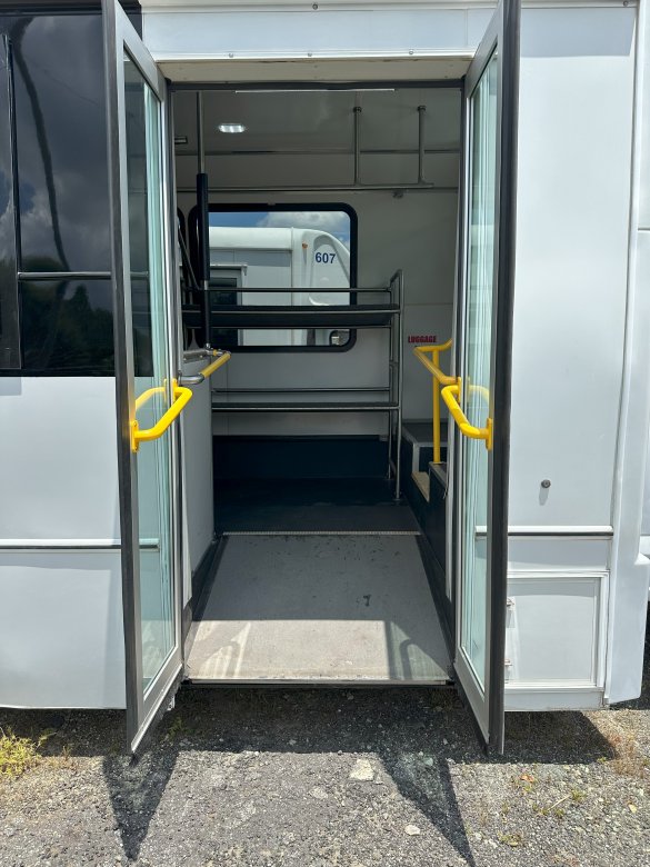 2019 Champion Ford F550 Challenger Shuttle Bus