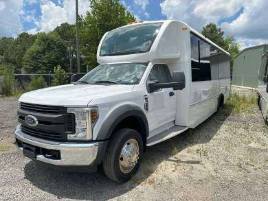 2019 Champion Ford F550 Challenger Shuttle Bus