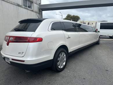 2019 Executive Stretch Lincoln MKT Limousine