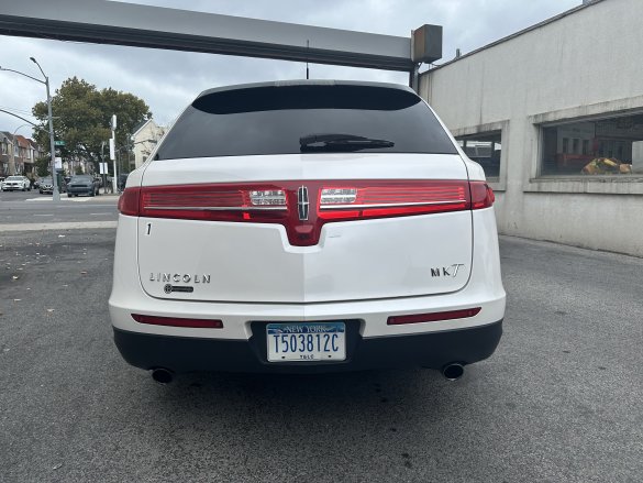 2019 Executive Stretch Lincoln MKT Limousine