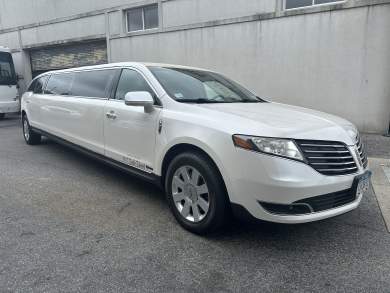 2019 Executive Stretch Lincoln MKT Limousine