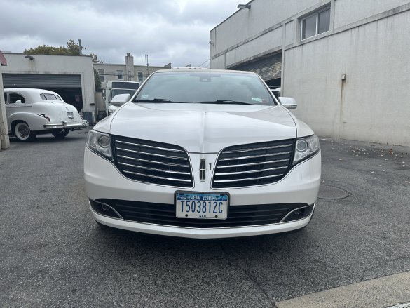 2019 Executive Stretch Lincoln MKT Limousine