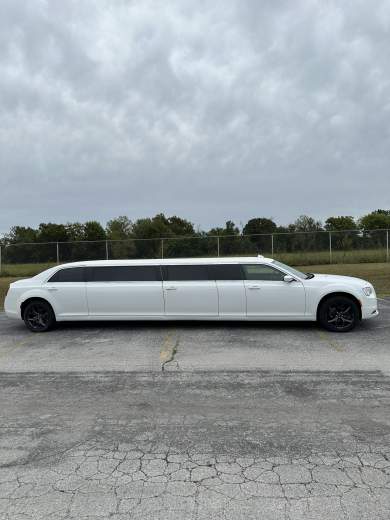 Chrysler 300 Limousine 10 passenger