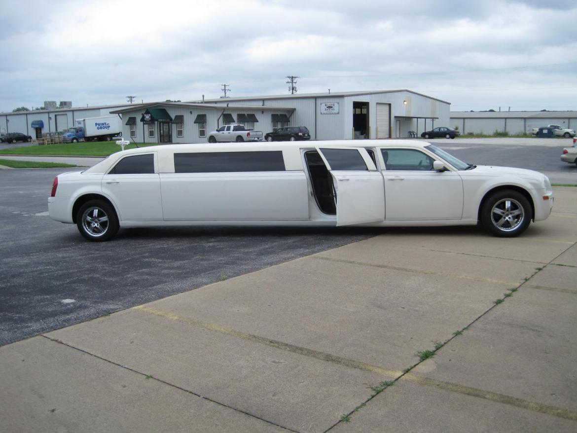 Photo of Limousine for sale: 2008 Chrysler 300 140&quot; by LCW
