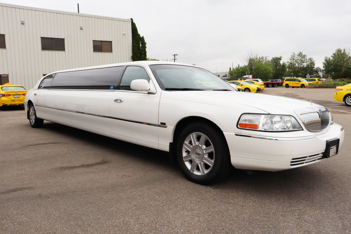 Limousine for sale: 2007 Lincoln Town Car Executive - White 120&quot; by Executive