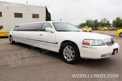 2007 Executive Lincoln Town Car Executive - White Limousine