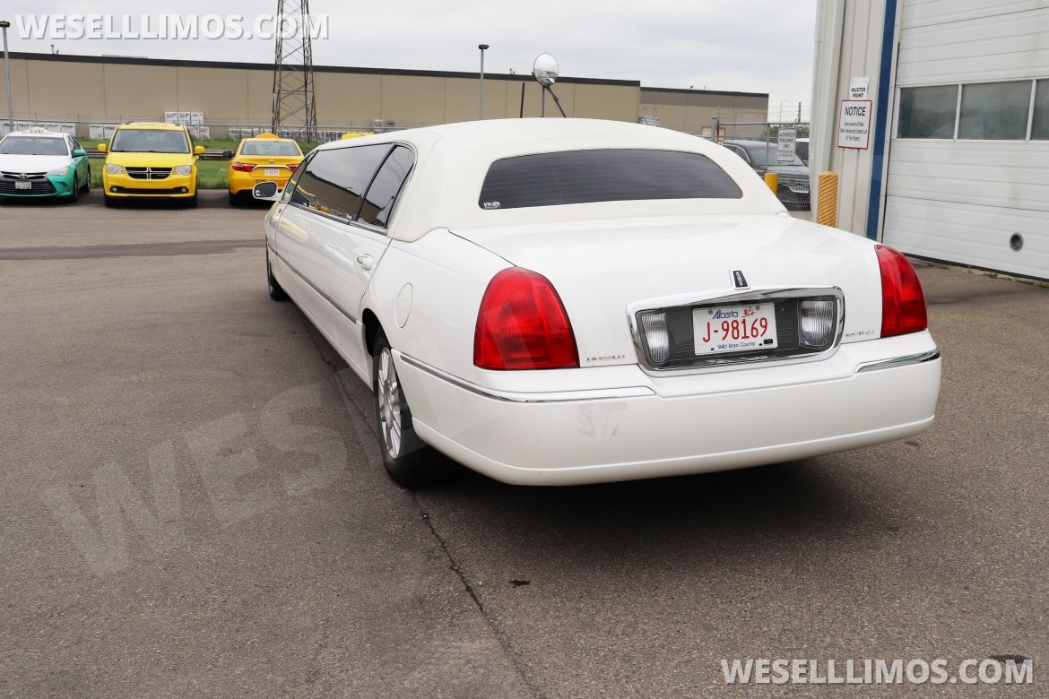 2007 Executive Lincoln Town Car Executive - White Limousine - Photo 5