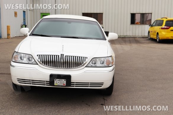 2007 Executive Lincoln Town Car Executive - White Limousine