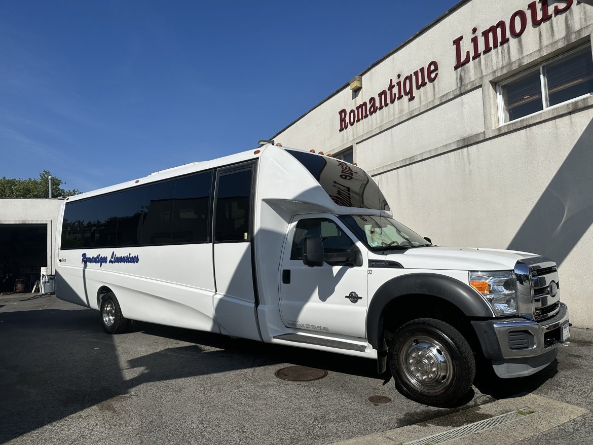 Shuttle Bus for sale: 2013 Ford F-550 by Grech