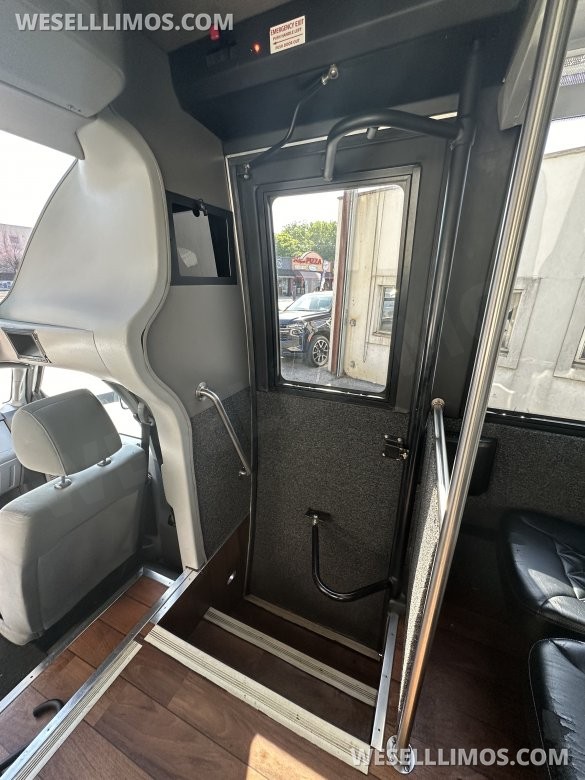 2013 Grech Ford F-550 Shuttle Bus