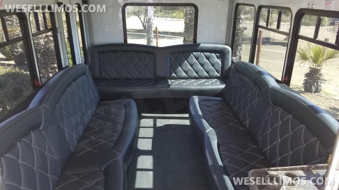 2007 Ford E450 Limo Bus - Photo 4