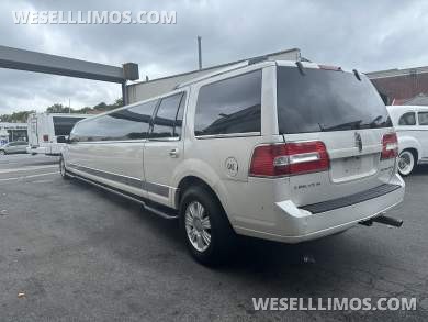2013 Lincoln Navigator SUV Stretch for Sale in Brooklyn, New York, US - Photo 4