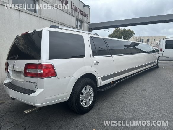 2013 Lincoln Navigator SUV Stretch for Sale in Brooklyn, NY - Photo 2