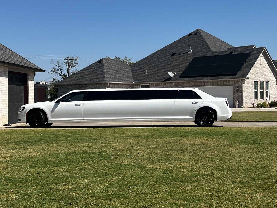 Limousine for sale: 2019 Chrysler 300