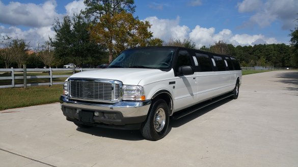 2004 Ford Excursion XLT SUV Stretch for Sale in Houston, TX - Photo 2
