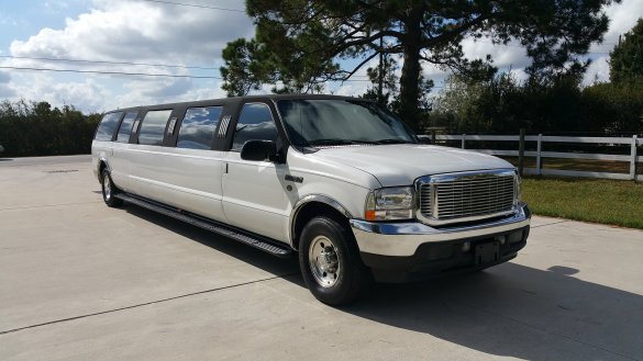 2004 Ford Excursion XLT SUV Stretch for Sale in Houston, TX - Main Photo