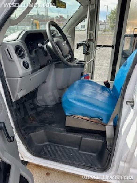 2017 Ford Aerotech Shuttle Bus for Sale in Scranton, PA - Photo 3