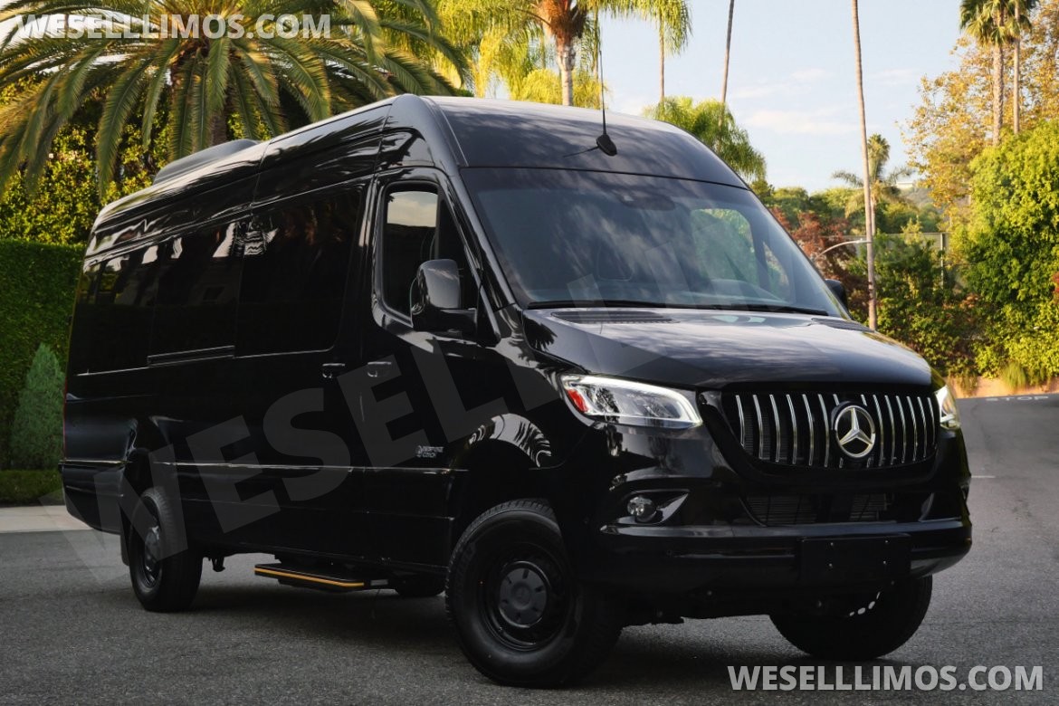 2022 Bespoke Coach Mercedes-Benz Sprinter 2500 Executive Shuttle - Photo 3