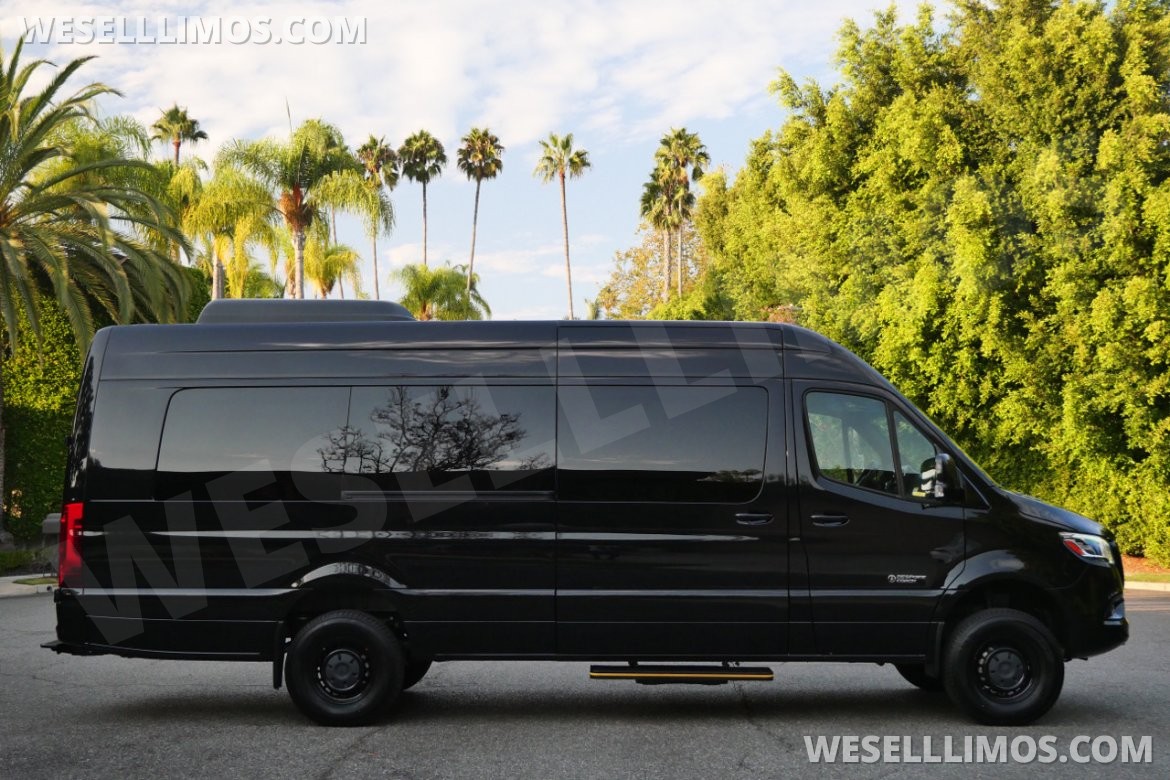 2022 Bespoke Coach Mercedes-Benz Sprinter 2500 Executive Shuttle - Photo 4