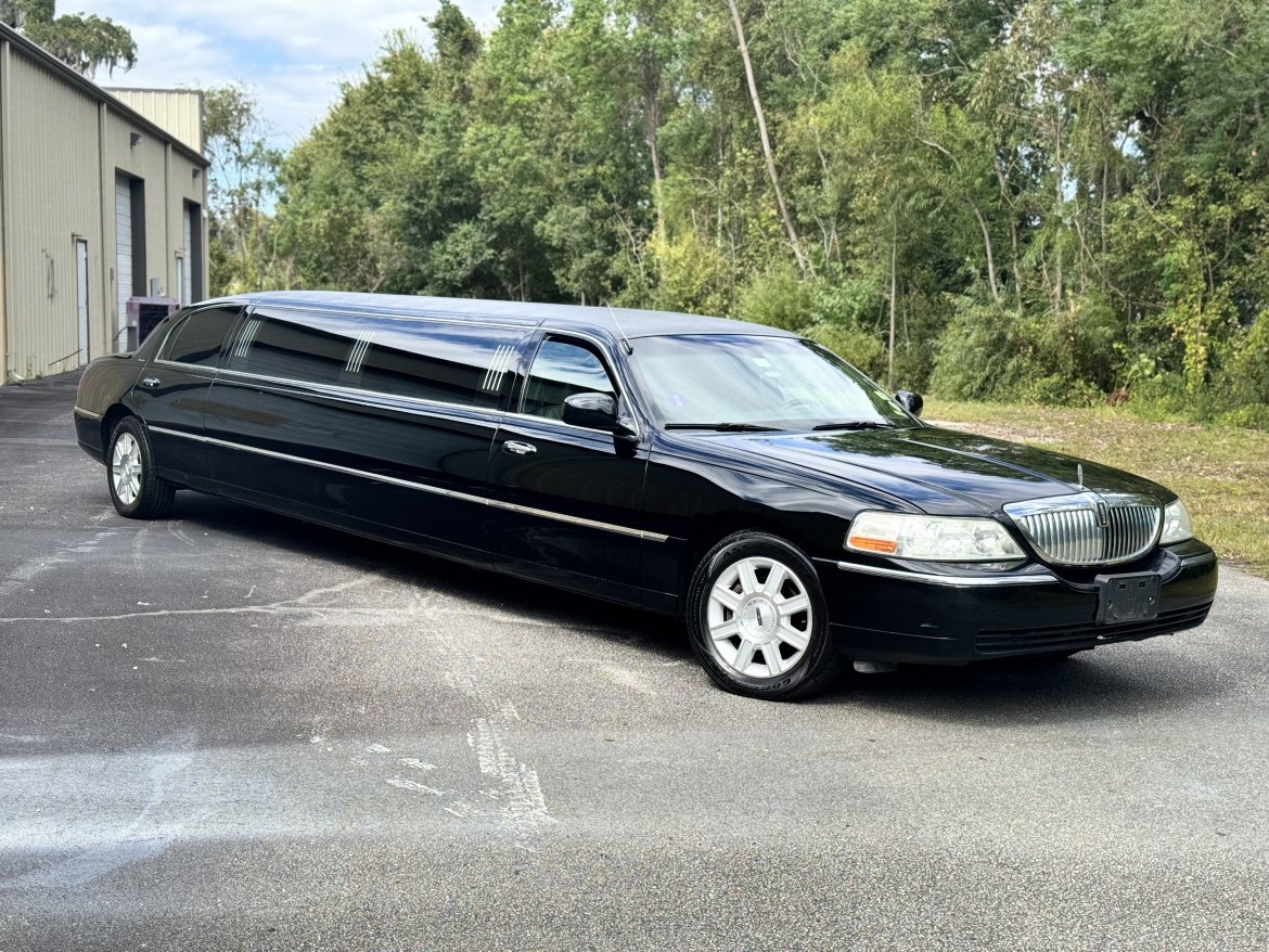 Limousine for sale: 2007 Lincoln Town Car 120&quot; by Executive Coach Builders