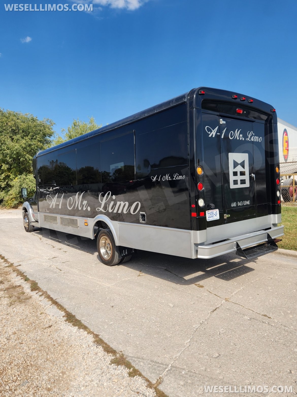 2012 Ford F550 Limo Bus - Photo 4