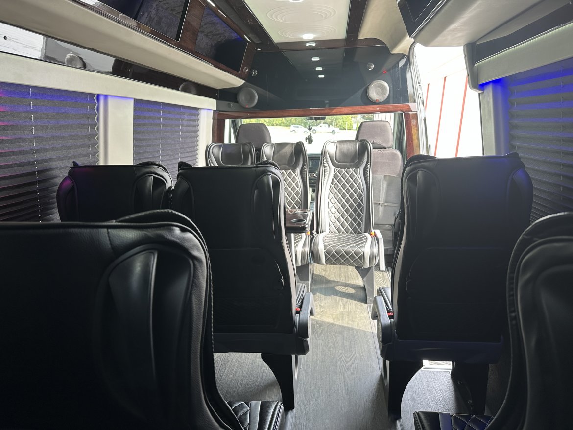 Executive Shuttle for Sale in Machesney Park, IL - Photo 10