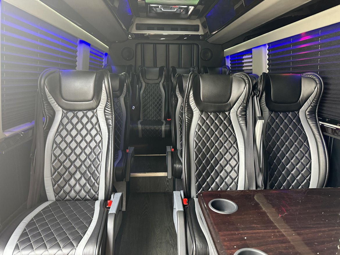 Executive Shuttle for Sale in Machesney Park, IL - Photo 11