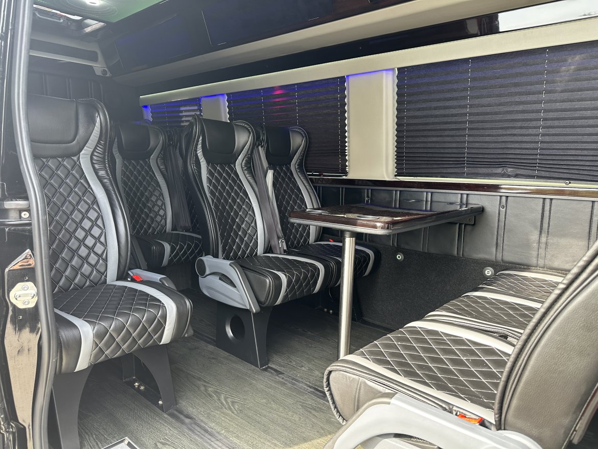 Executive Shuttle for Sale in Machesney Park, IL - Photo 12
