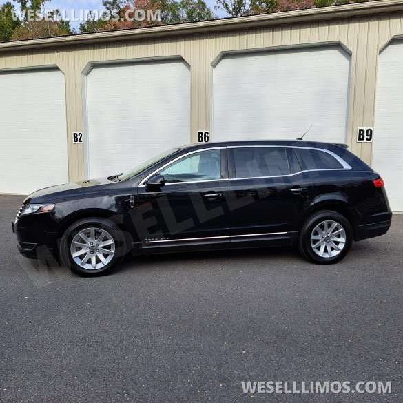 2017 Lincoln MKT Town Car Sedan for Sale in Northumberland, PA - Photo 2