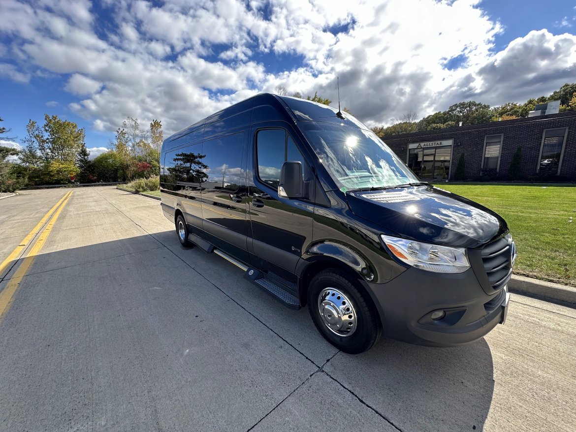 2021 Executive Coach Mercedes-Benz Sprinter  Sprinter - Photo 2