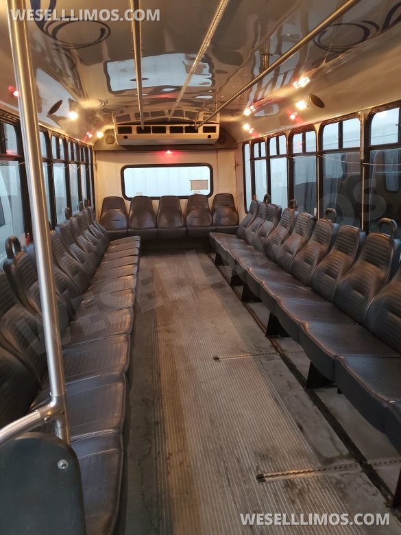 2005 International Bus Limo Bus for Sale in Kieler, WI - Photo 3