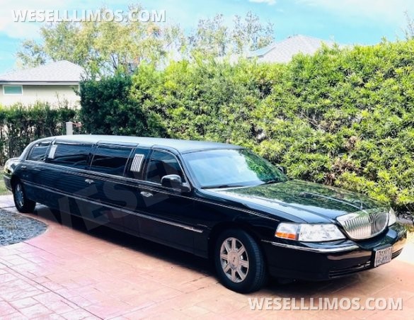 2007 Lincoln Town Car  Limousine