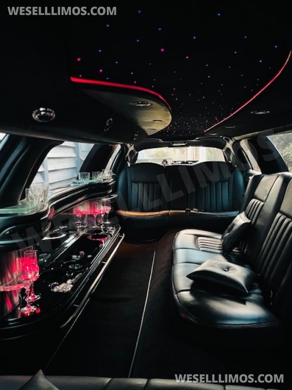 2007 Lincoln Town Car  Limousine