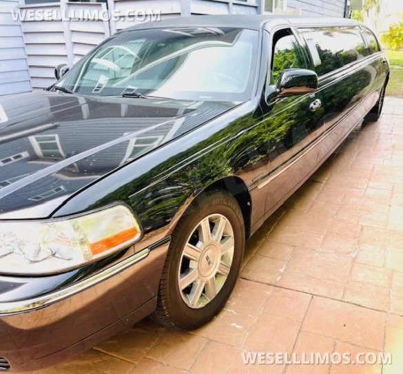 2007 Lincoln Town Car  Limousine