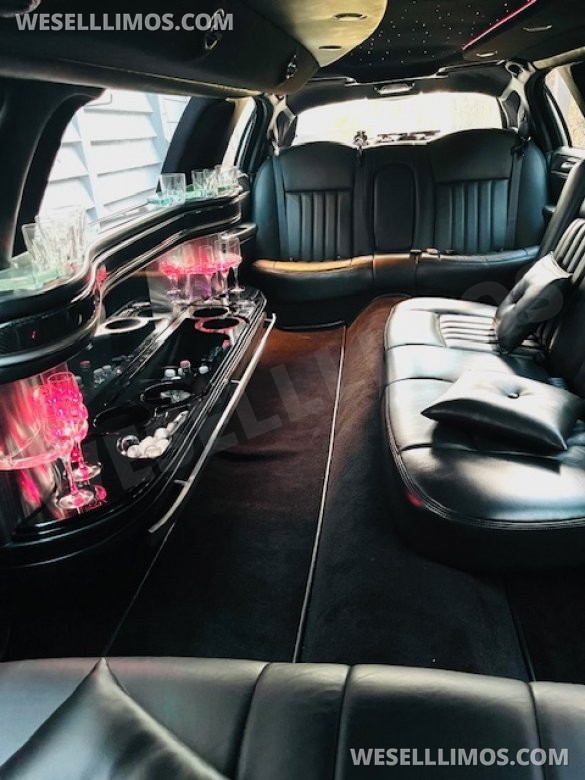 2007 Lincoln Town Car  Limousine