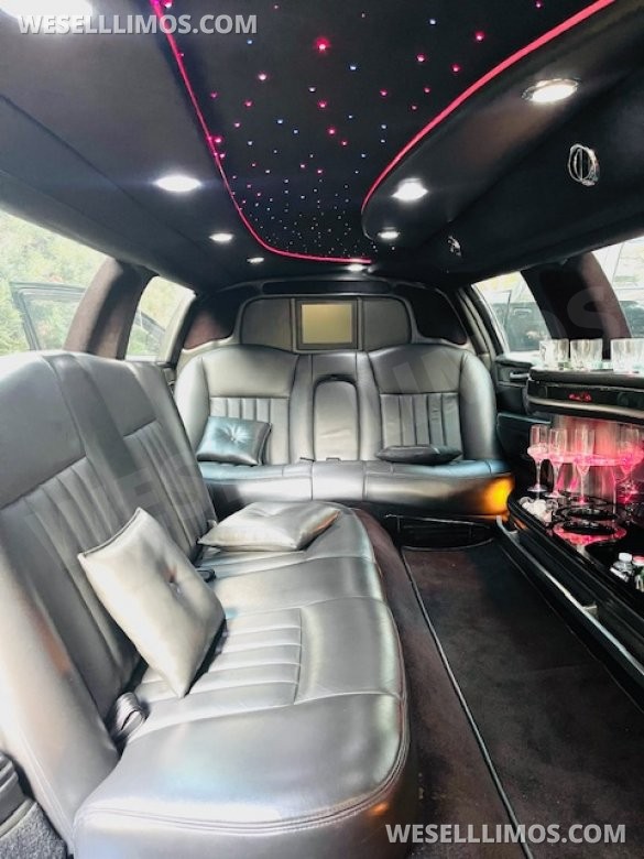 2007 Lincoln Town Car  Limousine