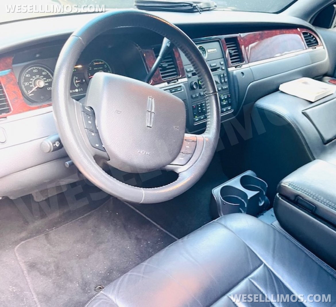 Photo of Limousine for sale: 2007 Lincoln Town Car